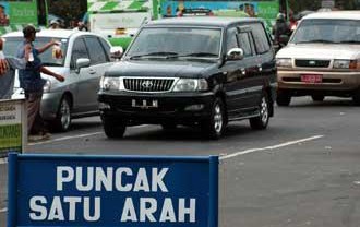 ARUS BALIK LEBARAN: Polres Cianjur Tutup Jalur Cipanas-Puncak